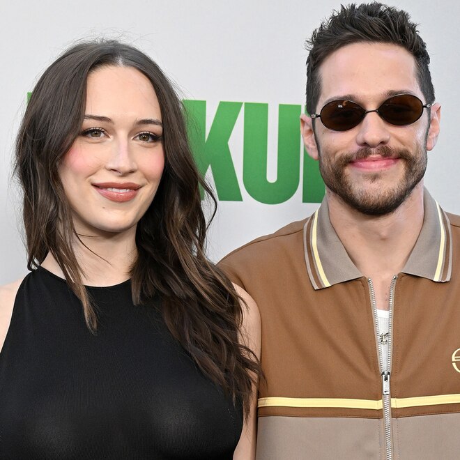 Pete Davidson's Pregnant Girlfriend Elsie Hewitt Shows Off Baby Bump